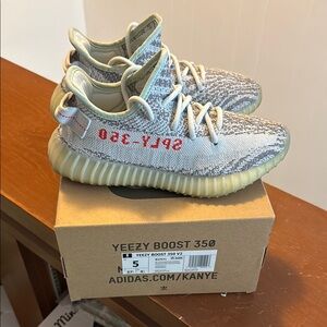 adidas Yeezy Boost 350 V2 Blue Tint Men’s size 5 women’s size 6.5